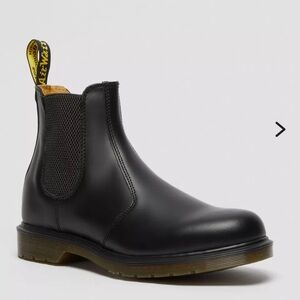 ~Like New~MENS Dr Martens Chelsea Boots